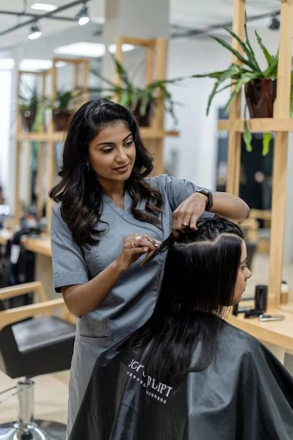 Female hair cutting